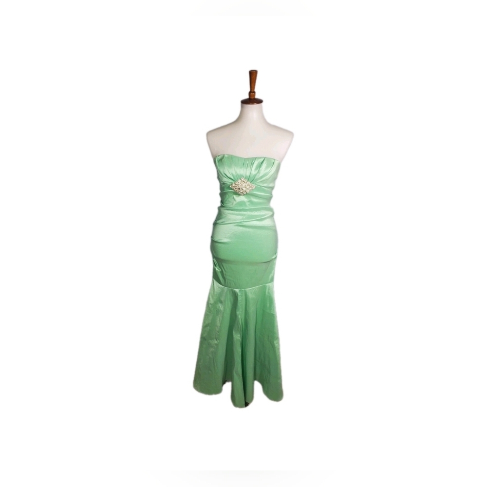Pre-Loved Tawny Elegant Strapless Dresses/ Gown With Rimstone Decor Size Small